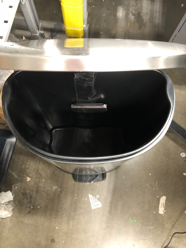 Photo 3 of **MISSING FOOT PEDAL***
QUALIAZERO 50L/13Gal Heavy Duty Hands-Free Stainless Steel Commercial/Kitchen Step Trash Can, Fingerprint-Resistant Soft Close Lid Trashcan, 50L / 13 GAL