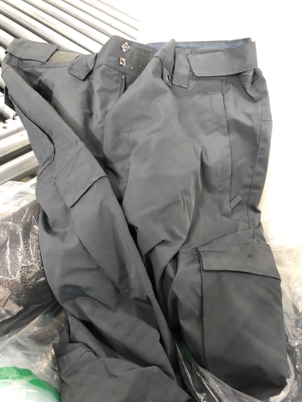 Photo 3 of Arctix mens Mountain Premium Snowboard Cargo Pants Charcoal Large/34" Inseam