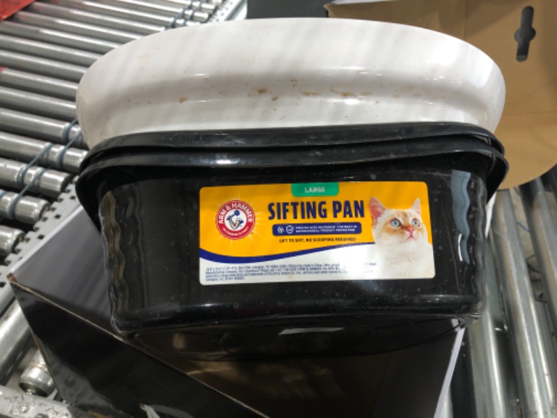 Photo 1 of Arm & Hammer Sifting Litter Pan - L