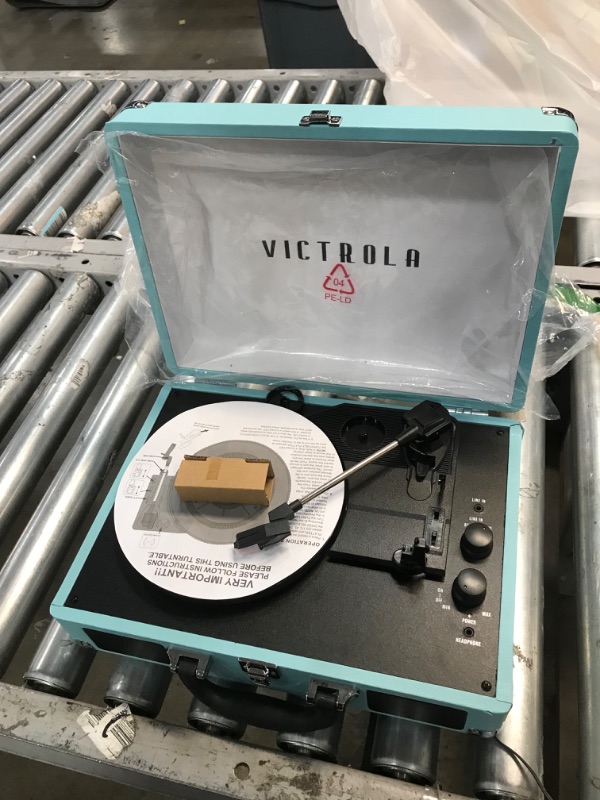 Photo 5 of DAMAGED Victrola Vintage 3-Speed Bluetooth Portable Suitcase Record Player with Built-in Speakers | Upgraded Turntable Audio Sound| Includes Extra Stylus | Turquoise, Model Number: VSC-550BT
**DOES NOT STAY CLOSED**