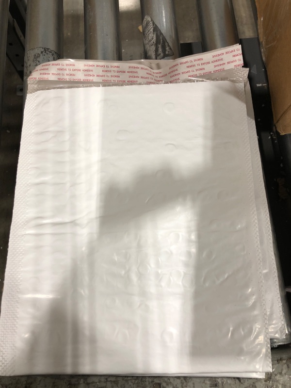 Photo 1 of Amazon Basics Poly Bubble 9'' X 11'' 100 QTY
