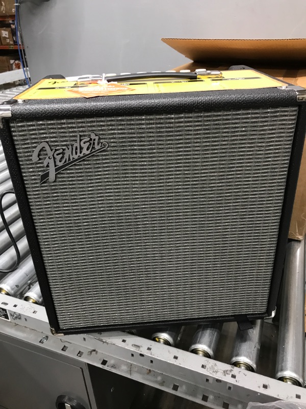 Photo 4 of Fender Rumble 25 V3 Bass Amplifier
