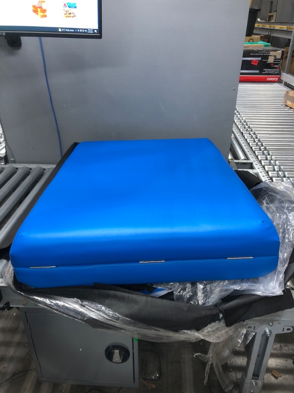 Photo 3 of *GOOD CONDITION*
BAG FOR MASSAGE TABLE IS RIPPED*
AmazonCommercial Portable Folding Massage Table with Carrying Case - Blue