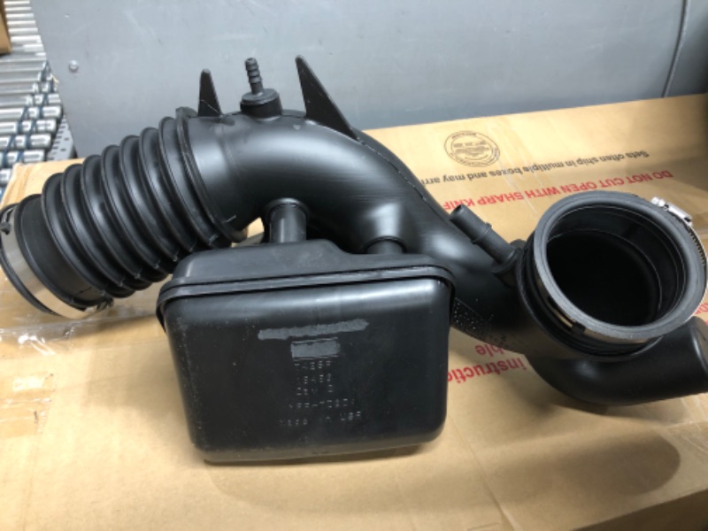 Photo 2 of Dorman 696-135 Engine Air Intake Hose Compatible with Select Ford/Lincoln Models