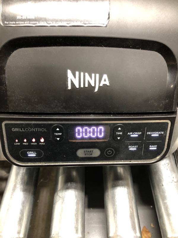 Photo 4 of *** POWERS ON *** Ninja AG301 Foodi 5-in-1 Indoor Grill with Air Fry, Roast, Bake & Dehydrate, Black/Silver Black/Silver 4-Quart Indoor Grill