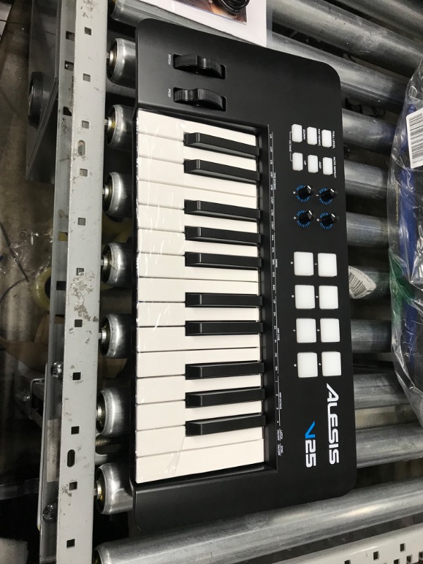 Photo 4 of Alesis V25 MKII 25-key USB-MIDI Keyboard Controller