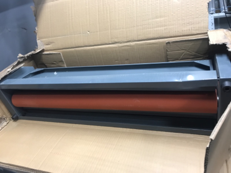 Photo 2 of VEVOR 29.5 Inch Cold Laminator Machine 10mm Manual Vinyl Photo Film Cold laminator Hand Crank Pressure Cold Roll laminator(29.5 Inch) 29.5inch