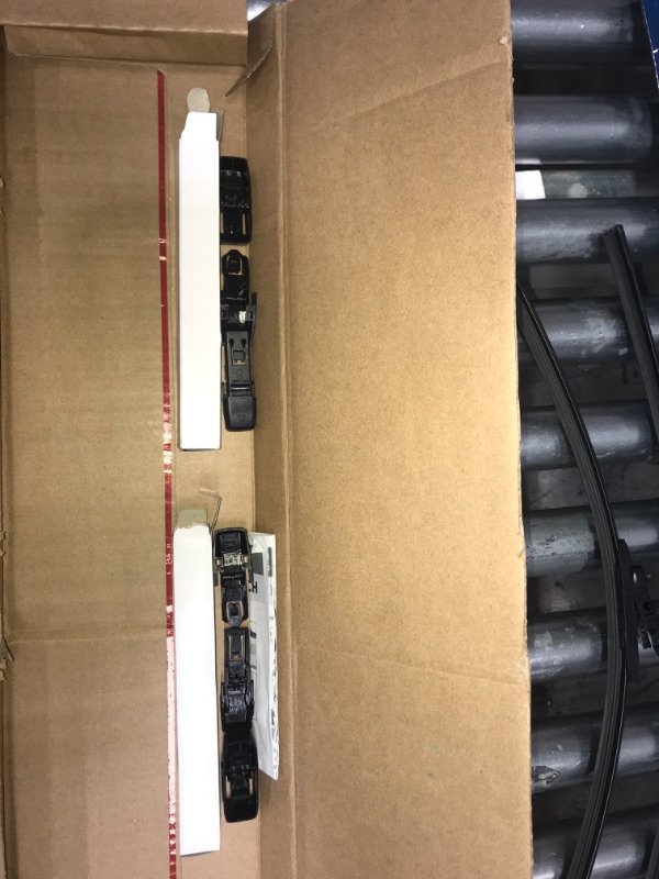 Photo 1 of Bosch ICON Wiper Blades 26OE22OE (Set of 2) Fits Ford: 11-19 Explorer, Mercedes-Benz: 11-06 B0, Toyota: 19-07 Tundra, Volkswage: 19-16 Tiguan +More, Up to 40% Longer Life, Frustration Free Packaging 26OE and 22OE Frustration Free Combo