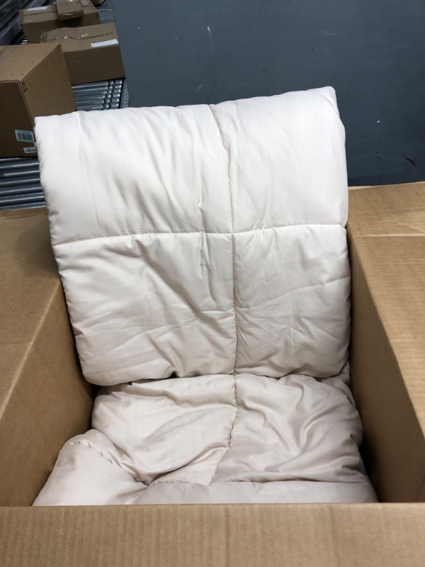 Photo 3 of *GOOD CONDITION*
BEDSURE Duvet Insert Full Comforter Beige - All Season Quilted Down Alternative Comforter for Full Bed, 300GSM Mashine Washable Microfiber Bedding Comforter with Corner Tabs
