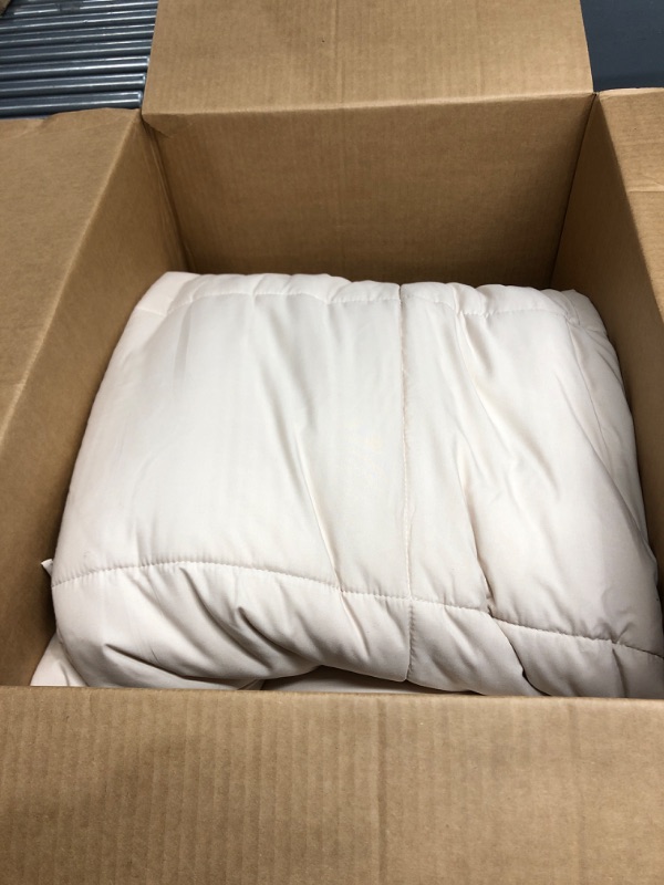 Photo 2 of *GOOD CONDITION*
BEDSURE Duvet Insert Full Comforter Beige - All Season Quilted Down Alternative Comforter for Full Bed, 300GSM Mashine Washable Microfiber Bedding Comforter with Corner Tabs
