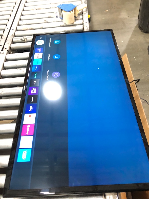 Photo 2 of SAMSUNG 40-inch Class LED Smart FHD TV 1080P (UN40N5200AFXZA, 2019 Model)