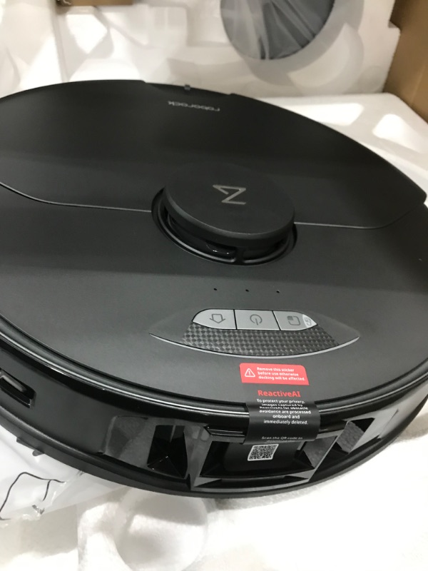 Photo 3 of Roborock S7MaxV Ultra Robot Vacuum and Sonic Mop
