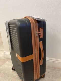 Photo 2 of 25 INCH UPRIGHT DEJUNO SUITCASE DURABLE 360 MOBILITY AND SECURE LOCK EXPANDABLE HARD SHELL CASE NEW $200