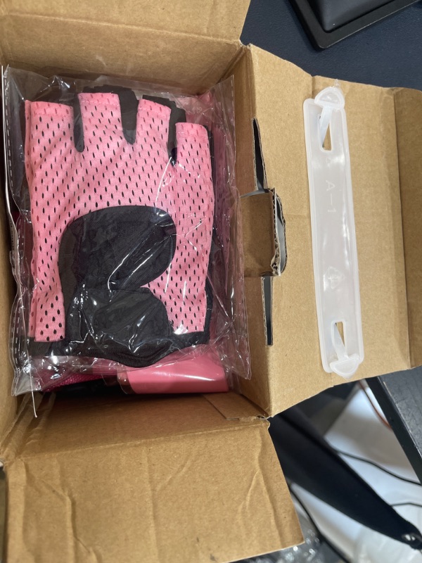 Photo 1 of FULL FIT BODY FITNESS SET  WORKS MUSCLES BURNS FAT GIVE CORE STABILITY INCREASES INSURANCE AND HELPS MAKE BODY FLEXIBLE 1 SET OF GLOVES 1 UNDER THE DOOR ANKER 3 RESISTANCE BANDS AND 1 STRAP SET NEW