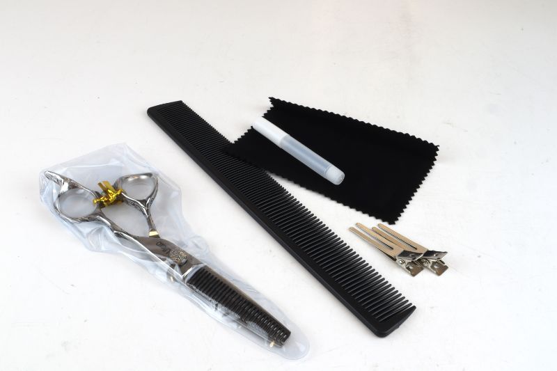 Photo 1 of JAPANESE THINNING SHEARS 1 COMB 1 OIL 1 CLOTH 2 PIN CURL CLIPS WITH CARRY CASE NEW $45