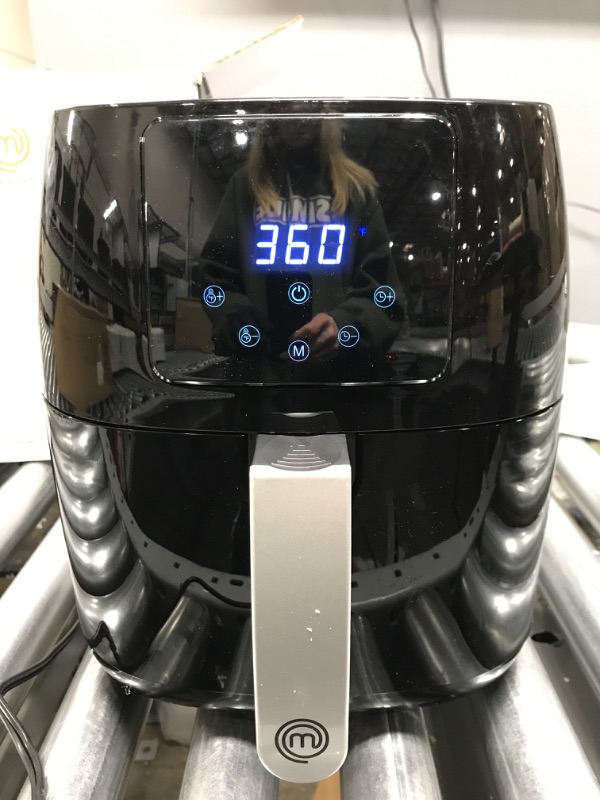 Photo 2 of *Tested* MasterChef Air Fryer 4.75 Qt Compact Airfryer with Digital Display, 7 Simple Cooking Presets & Fully Adjustable Temperature, Easy Clean Detatchable Basket, 1400W, 4.5 Liter, For 2-4 People, Black