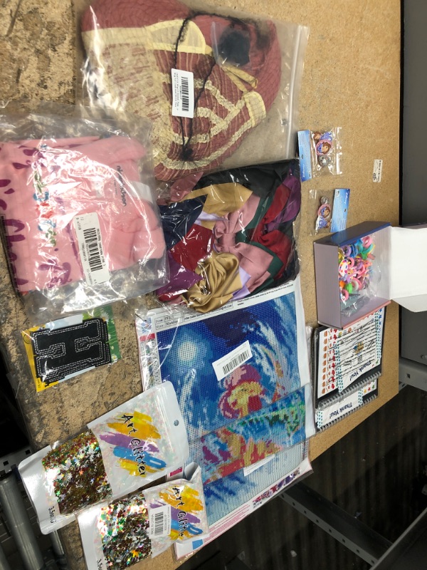 Photo 1 of BUNDLE OF 14 ASSORTED LITTLE GIRLS TOYS/ GLITTER, BOES, ETC. 