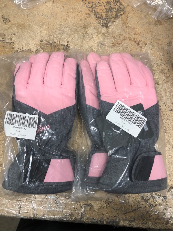 Photo 1 of Bundle Pack of 2 SnowStoppers Extended Cuff Gloves Small
