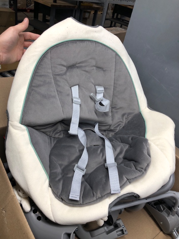 Photo 3 of ****USED**  Graco DuetSoothe Swing and Rocker

