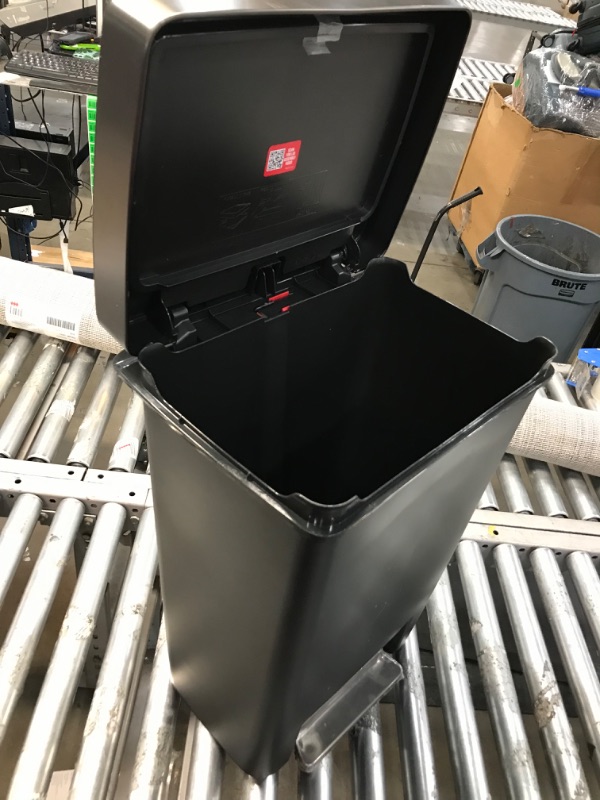 Photo 1 of 12.4 Gal. Y-Lid Rubbermaid Trashcan 