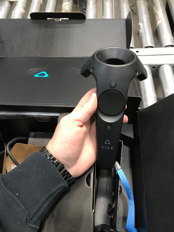 Photo 2 of HTC Vive Cosmos Elite Virtual Reality System Cosmos - Elite