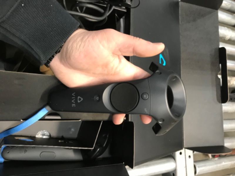 Photo 3 of HTC Vive Cosmos Elite Virtual Reality System Cosmos - Elite