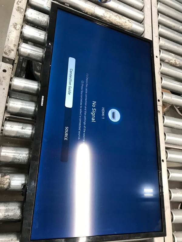 Photo 2 of SAMSUNG 32-inch Class LED Smart FHD TV 1080P (UN32N5300AFXZA, 2018 Model)
