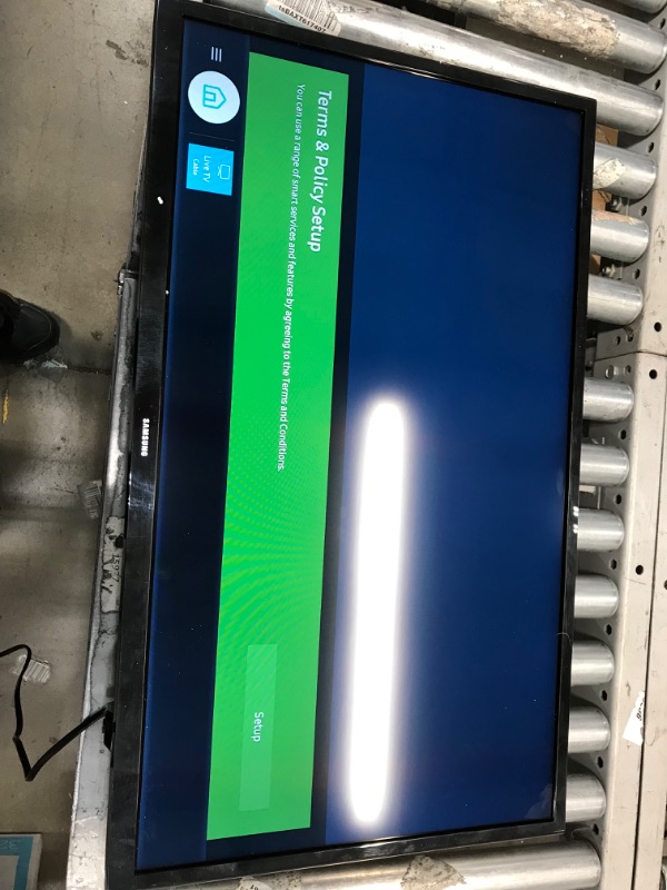 Photo 3 of SAMSUNG 32-inch Class LED Smart FHD TV 1080P (UN32N5300AFXZA, 2018 Model)
