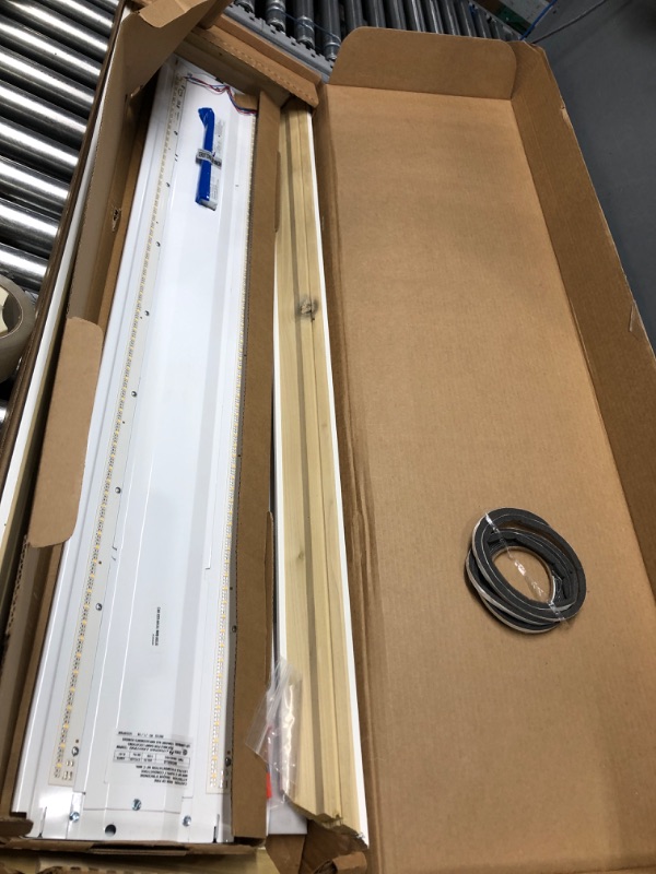 Photo 2 of **wood molding is broken ***
Lithonia Lighting FMFL 30840 CAML 4000K WH 4-Foot LED Linear Flush Mount, 2800 Lumens, 120 Volts, 35 Watts, Damp Listed, White 4000K | Cool White Cambridge White