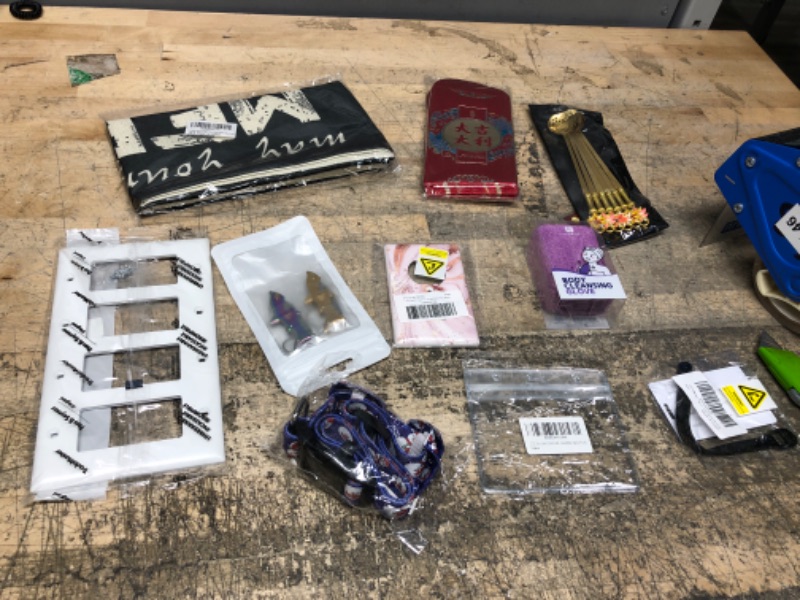 Photo 1 of BUNDLE OF 10 ASSORTED GADGETS