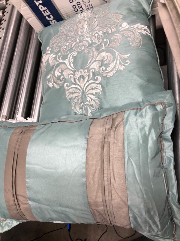 Photo 2 of *** MISSING 1 QTY DECORATIVE PILLOW *** Madison Park Bella 7 Piece Comforter Set Queen