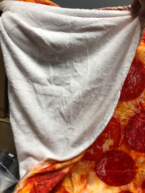 Photo 3 of  ROUND PIZZA BLANKET 4FT