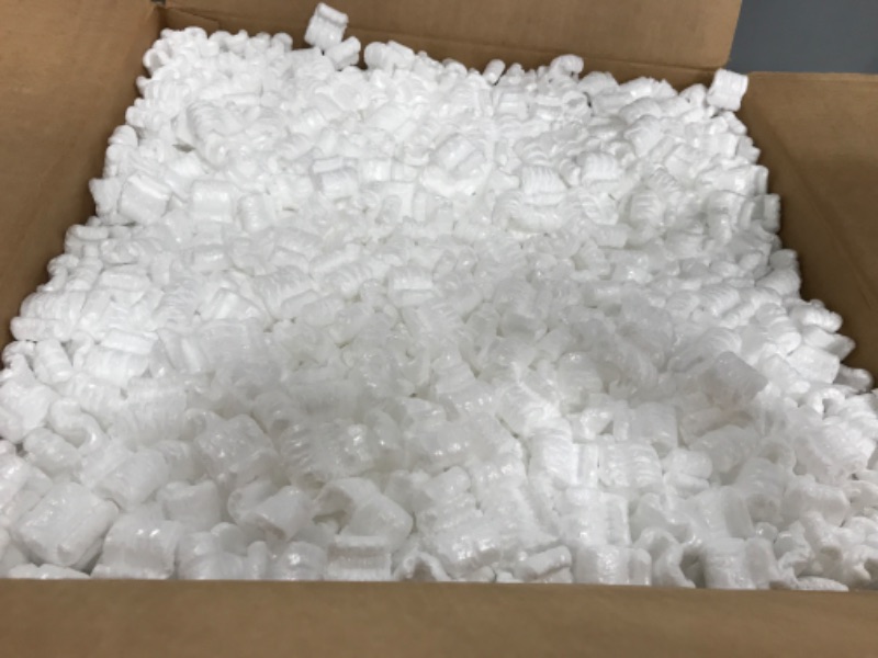 Photo 2 of StarBoxes White Regular Loose Fill Shipping Packing Peanuts S-Shaped 22.5 Gal / 3 Cubic Feet