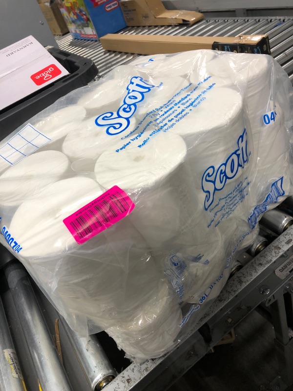 Photo 2 of *** rips** Scott® Essential Coreless 1000 Sheet Toilet Paper Roll - 36/Case