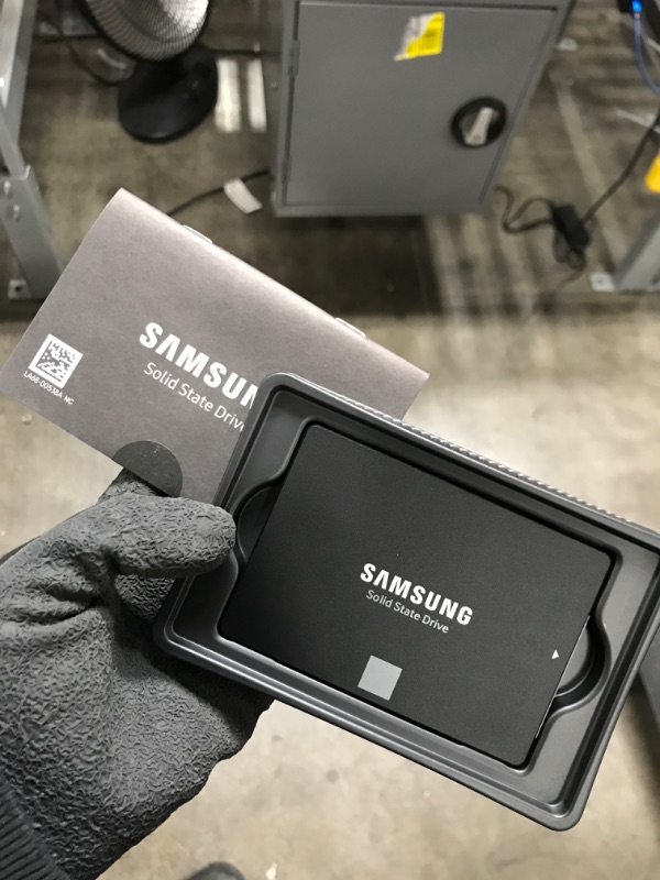 Photo 2 of SAMSUNG 870 EVO SATA III SSD 1TB 2.5” Internal Solid State Drive, Upgrade PC or Laptop Memory and Storage for IT Pros, Creators, Everyday Users, MZ-77E1T0B/AM