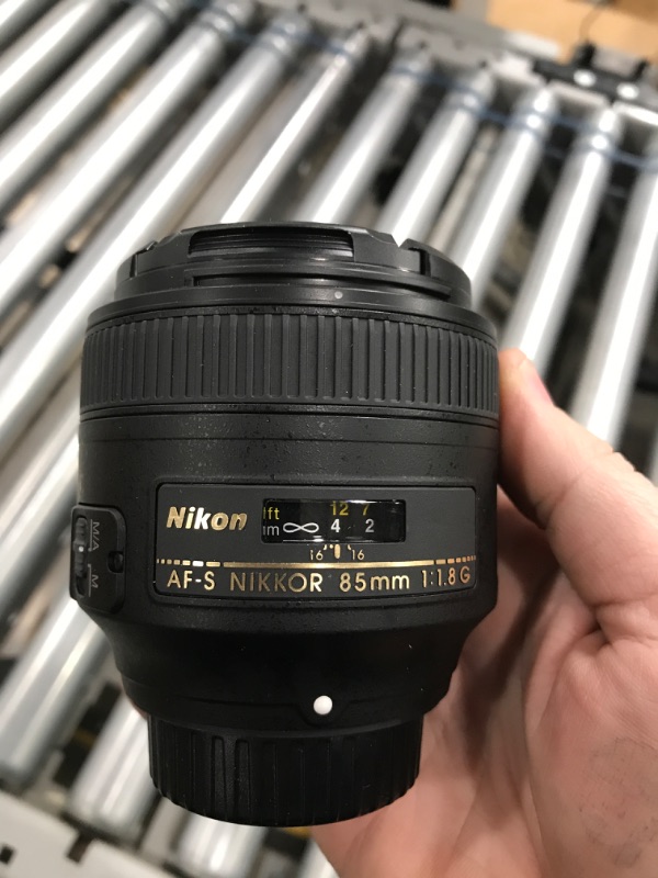 Photo 5 of Nikon AF-S FX NIKKOR 85mm f/1.8 G Lens with Auto Focus for Nikon DSLR Cameras with UV Protection Lens Filter - 77 mm w/ UV Filter