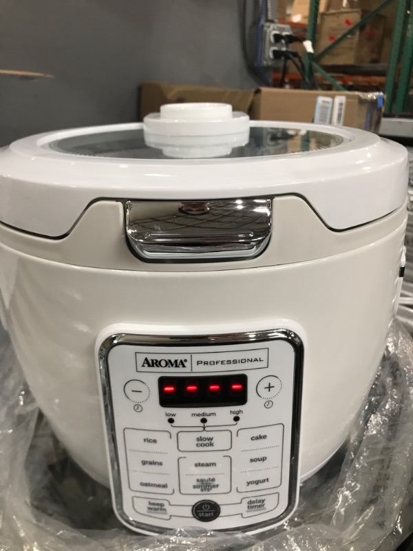 Photo 2 of ***TESTED/ TURNS ON** Aroma Housewares Professional 20-Cup(cooked) / 4Qt. Digital Rice Cooker/Multicooker, Automatic Keep Warm and Sauté-then-Simmer Function, white (ARC-1230W)