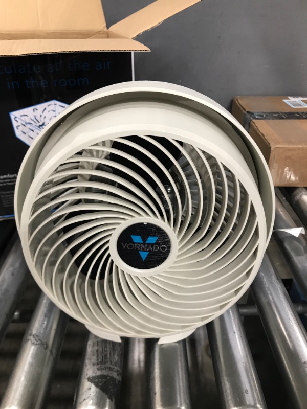 Photo 2 of **TESTED/ TURNS ON*** Vornado 530 Compact Whole Room Air Circulator Fan, White White Fan