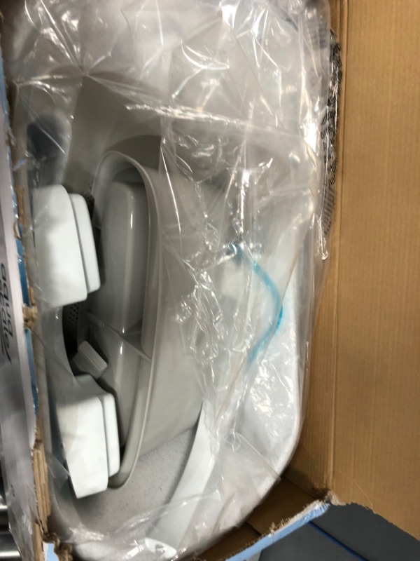 Photo 1 of Baby Patent Aquascale 3-In-1 Scale, Water Thermometer And Bathtub In White