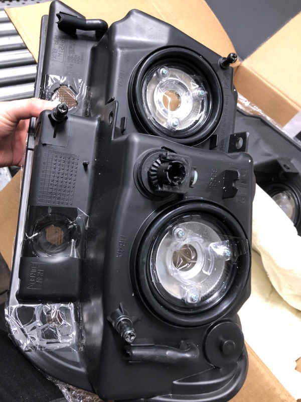 Photo 3 of AUTOSAVER88 Headlight Assembly Compatible with 1999 2000 2001 2002 2003 2004 Grand Cherokee OE Headlamp Black Housing Black Housing Clear Lens