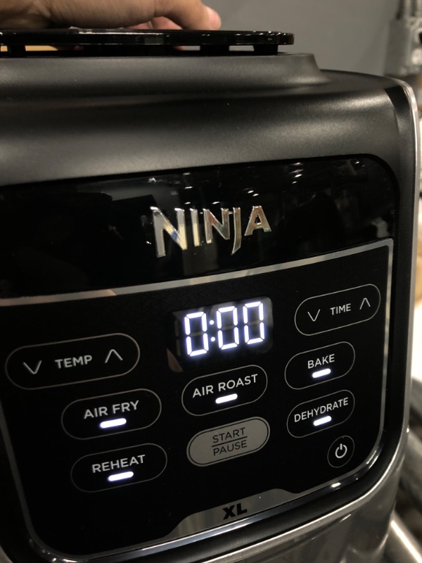 Photo 2 of ****TESTED/ TURNS ON*** Ninja AF150AMZ Air Fryer XL, 5.5 Qt. Capacity that can Air Fry, Air Roast, Bake, Reheat & Dehydrate, with Dishwasher Safe, Nonstick Basket & Crisper Plate and a Chef-Inspired Recipe Guide, Grey