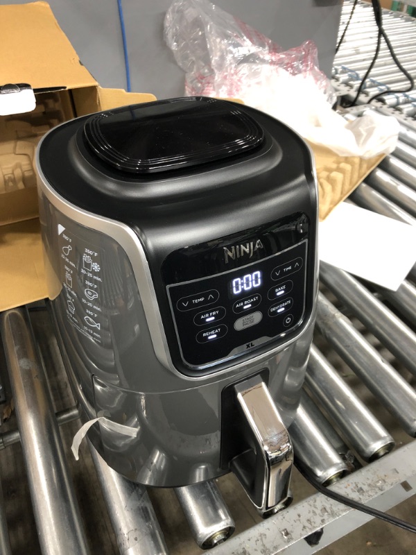 Photo 3 of ****TESTED/ TURNS ON*** Ninja AF150AMZ Air Fryer XL, 5.5 Qt. Capacity that can Air Fry, Air Roast, Bake, Reheat & Dehydrate, with Dishwasher Safe, Nonstick Basket & Crisper Plate and a Chef-Inspired Recipe Guide, Grey