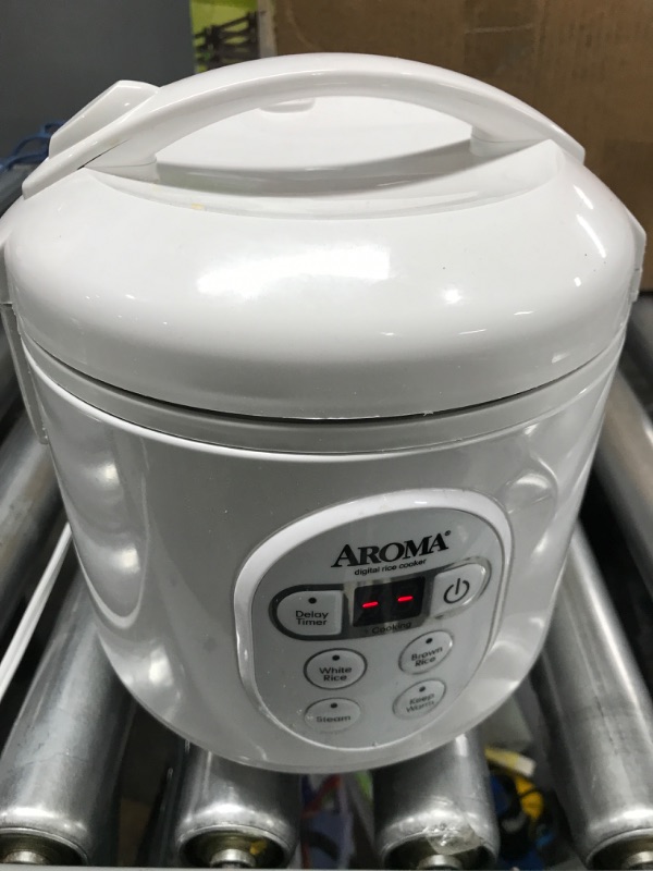 Photo 2 of *Tested/Cracked/Missing Spoon* Aroma Housewares 8-Cup (Cooked) (4-Cup UNCOOKED) Digital Rice Cooker and Food Steamer (ARC-914D),White