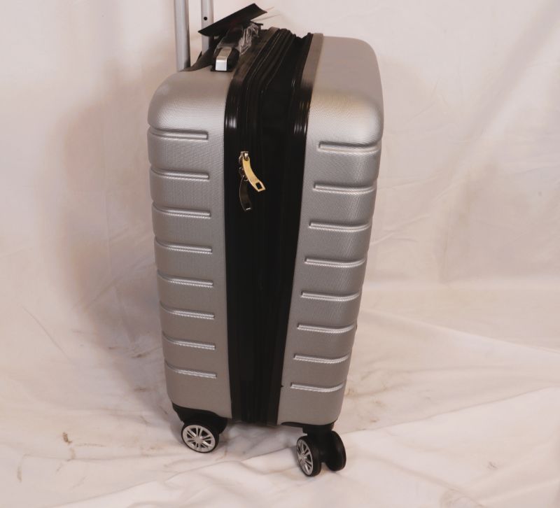 Photo 2 of 20 INCH UPRIGHT DEJUNO SUITCASE DURABLE 360 MOBILITY AND EXPANDABLE NEW 