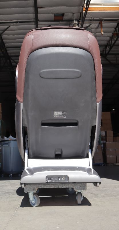 Photo 5 of OASIS MASSAGE CHAIR EMULATION MASSAGE METHODS SHIATSU KNEADING FLAPPING AND KNOCKING 2 MEMORY FUNCTION SETTING MANUAL MASSAGE 5 SPEED LEVELS 3 AIR PRESSURE MASSAGE FUNCTIONS ARM AND LEG FUNCTIONS WITH HEATING NEW  NO BOX $12000