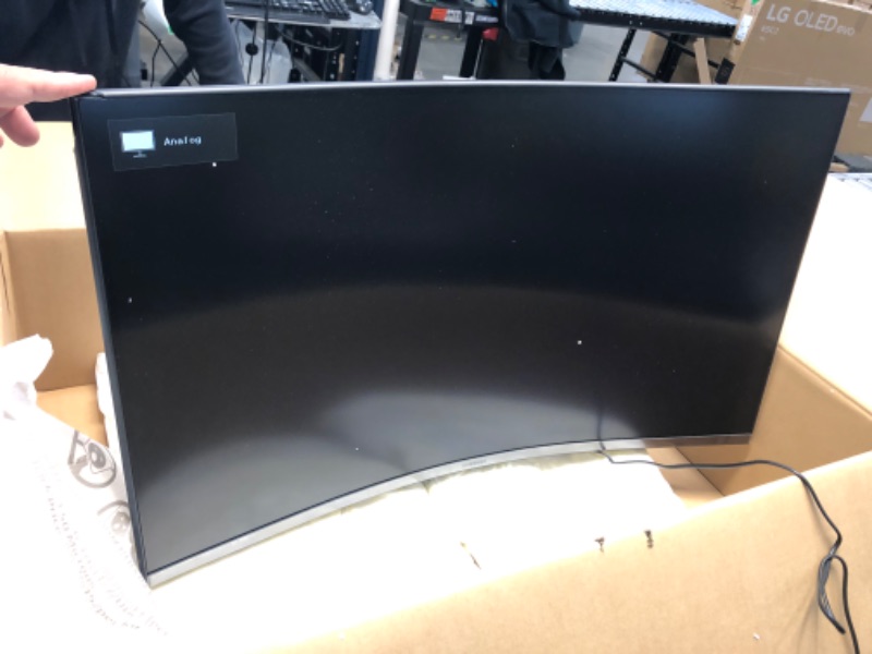 Photo 2 of SAMSUNG 32-inch T55 Series - 1000R Curved Monitor: 75Hz, 4ms, 1080p (LC32T550FDNXZA)
