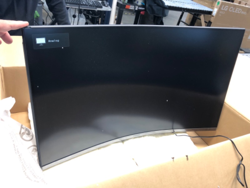 Photo 3 of SAMSUNG 32-inch T55 Series - 1000R Curved Monitor: 75Hz, 4ms, 1080p (LC32T550FDNXZA)
