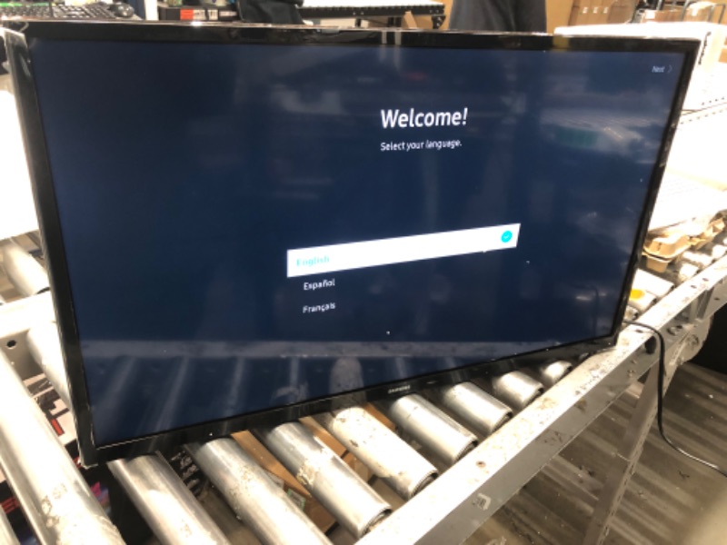 Photo 2 of SAMSUNG 32-inch Class LED Smart FHD TV 1080P (UN32N5300AFXZA, 2018 Model)
