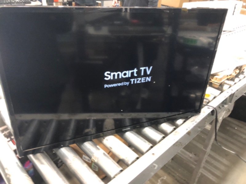 Photo 4 of SAMSUNG 32-inch Class LED Smart FHD TV 1080P (UN32N5300AFXZA, 2018 Model)
