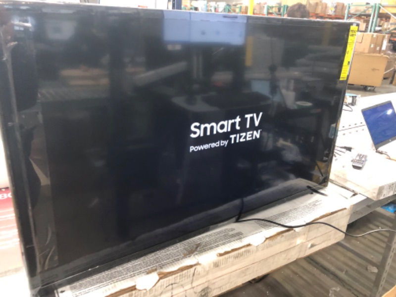 Photo 4 of SAMSUNG 40-inch Class LED Smart FHD TV 1080P (UN40N5200AFXZA, 2019 Model)
